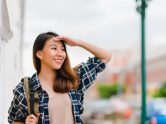 traveler-backpacker-asian-woman-travel-bangkok-thailand
